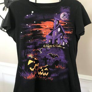 Halloween Spooky Haunted House Graphic Tee!
